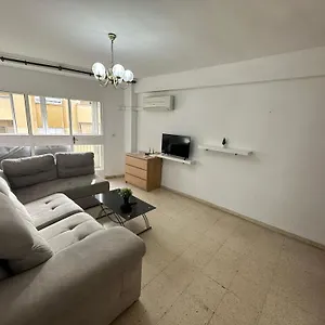 Individual Con Terraza Homestay Malaga